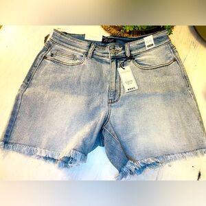 ✨NWT Judy Blue Denim Jean Shorts w Fringe Detail Bottom